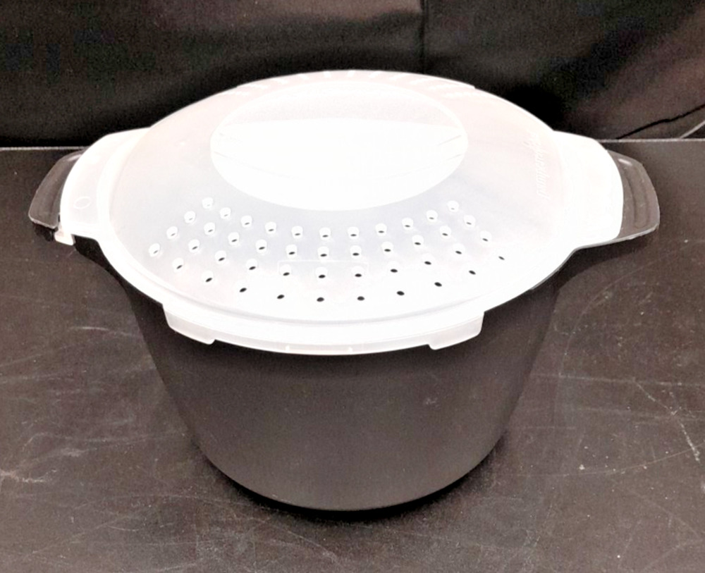 Pampered Chef Micro Cooker Microwave Steamer Large 8 Cup 2 Quart Locking